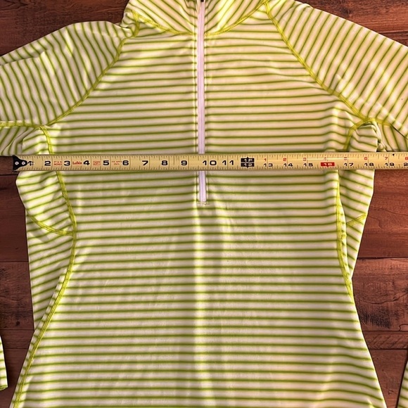 MOUNTAIN Hardwear 1/4 zip Top - Picture 4 of 5